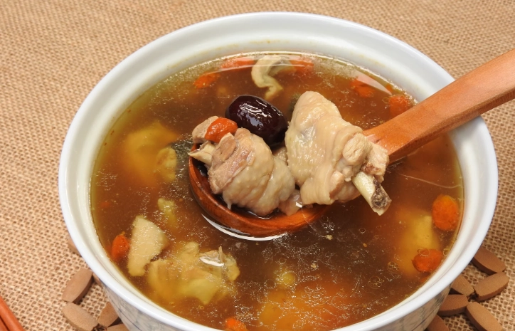 芝麻雞煲湯